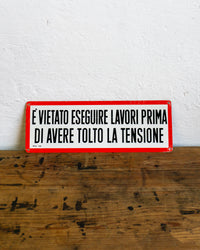 Insegna “È vietato eseguire lavori prima di aver tolto la tensione” - 1980
