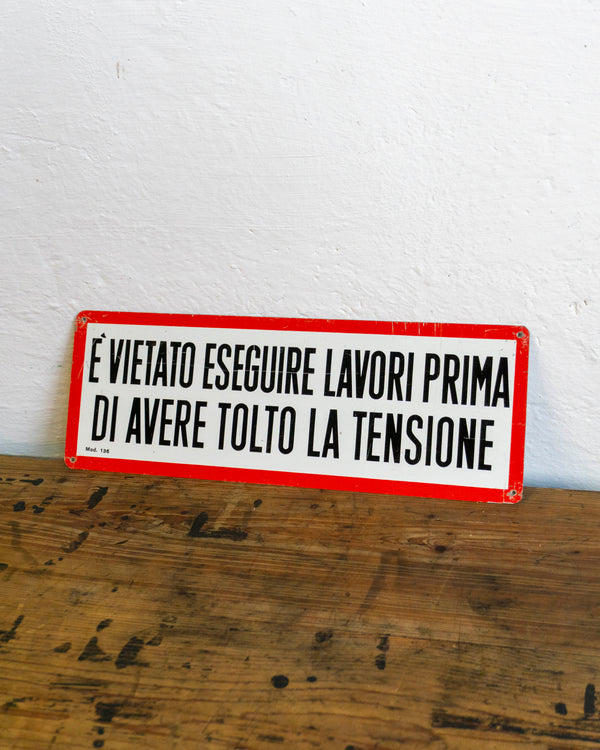 Insegna “È vietato eseguire lavori prima di aver tolto la tensione” - 1980