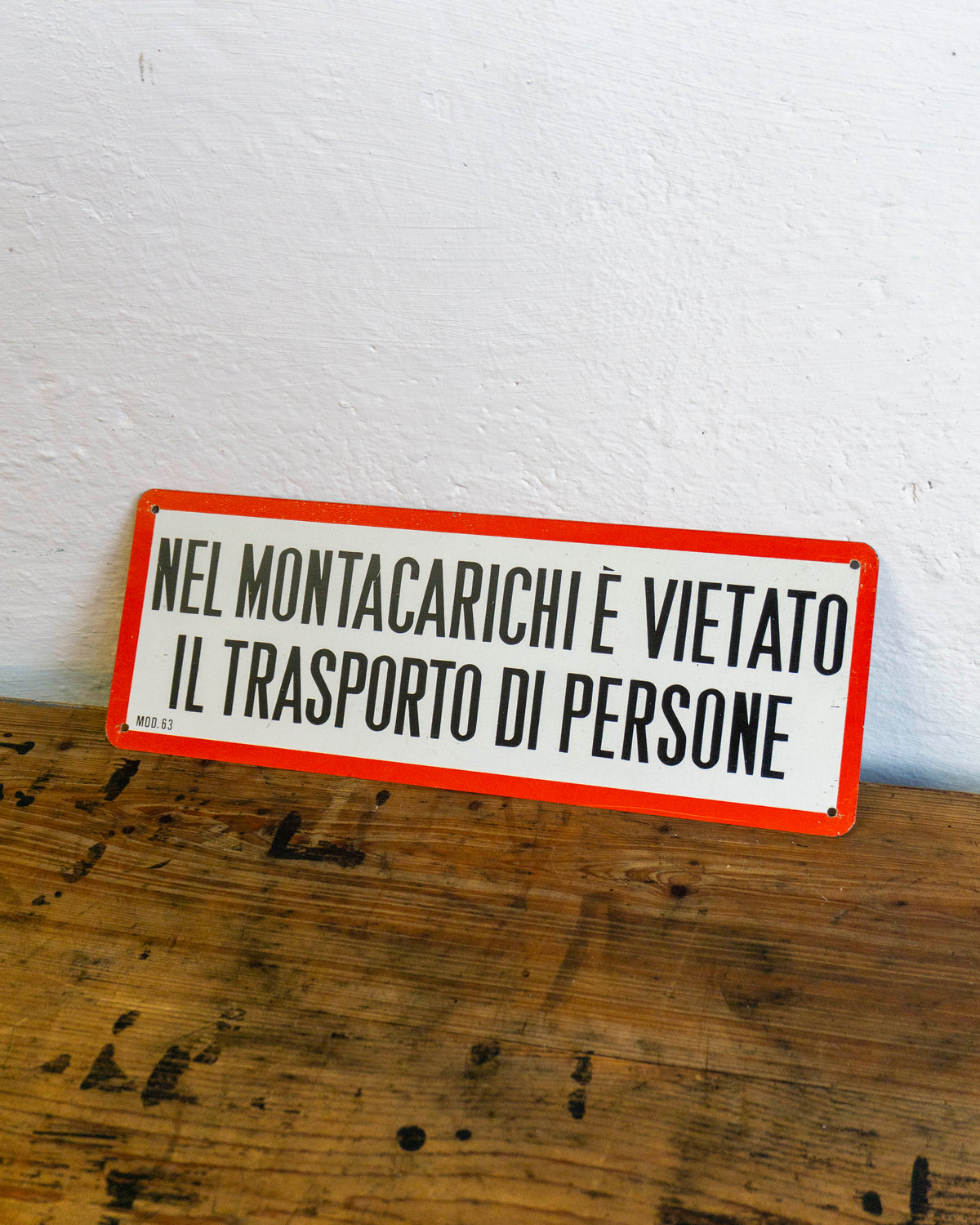 Insegna “Nel montacarichi è vietato il trasporto di persone” - 1980