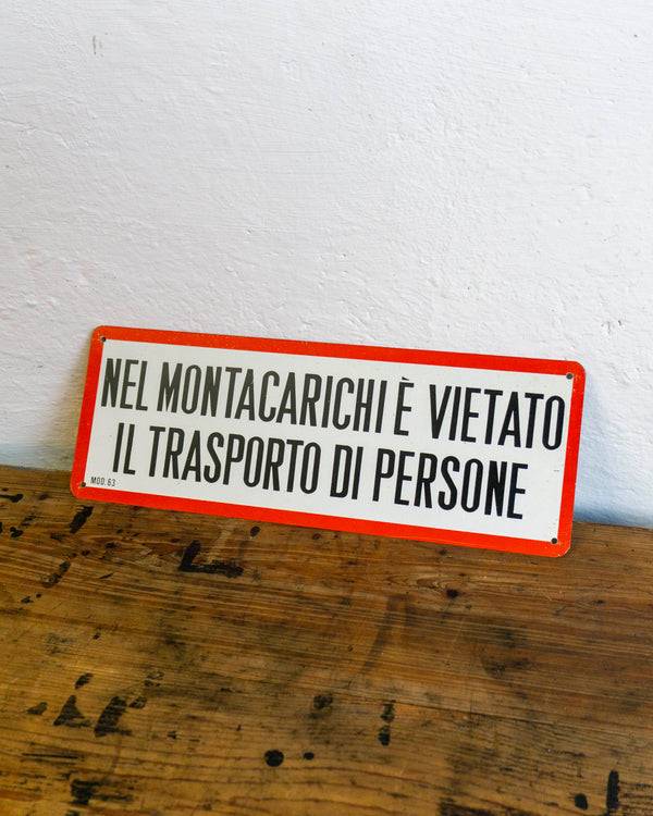 Insegna “Nel montacarichi è vietato il trasporto di persone” - 1980