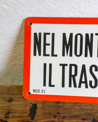 Insegna “Nel montacarichi è vietato il trasporto di persone” - 1980