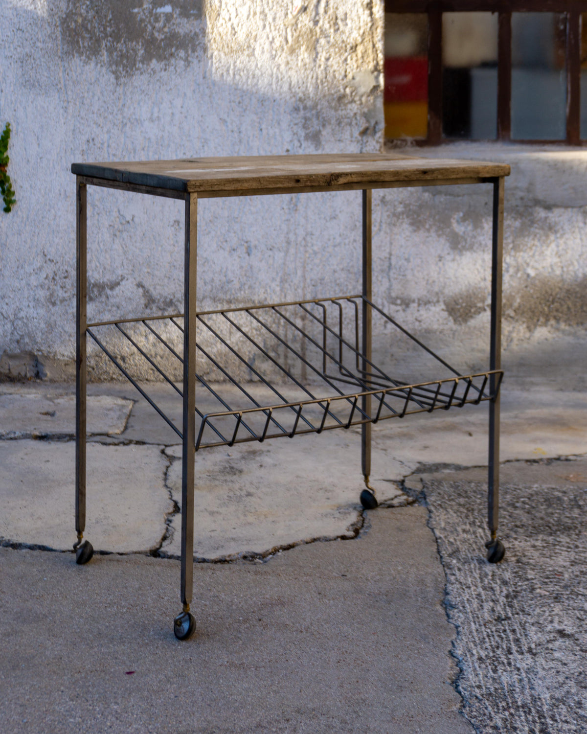 Mobiletto industriale vintage con rotelle – 1970