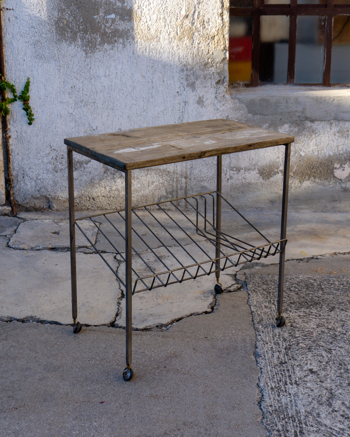 Mobiletto industriale vintage con rotelle – 1970