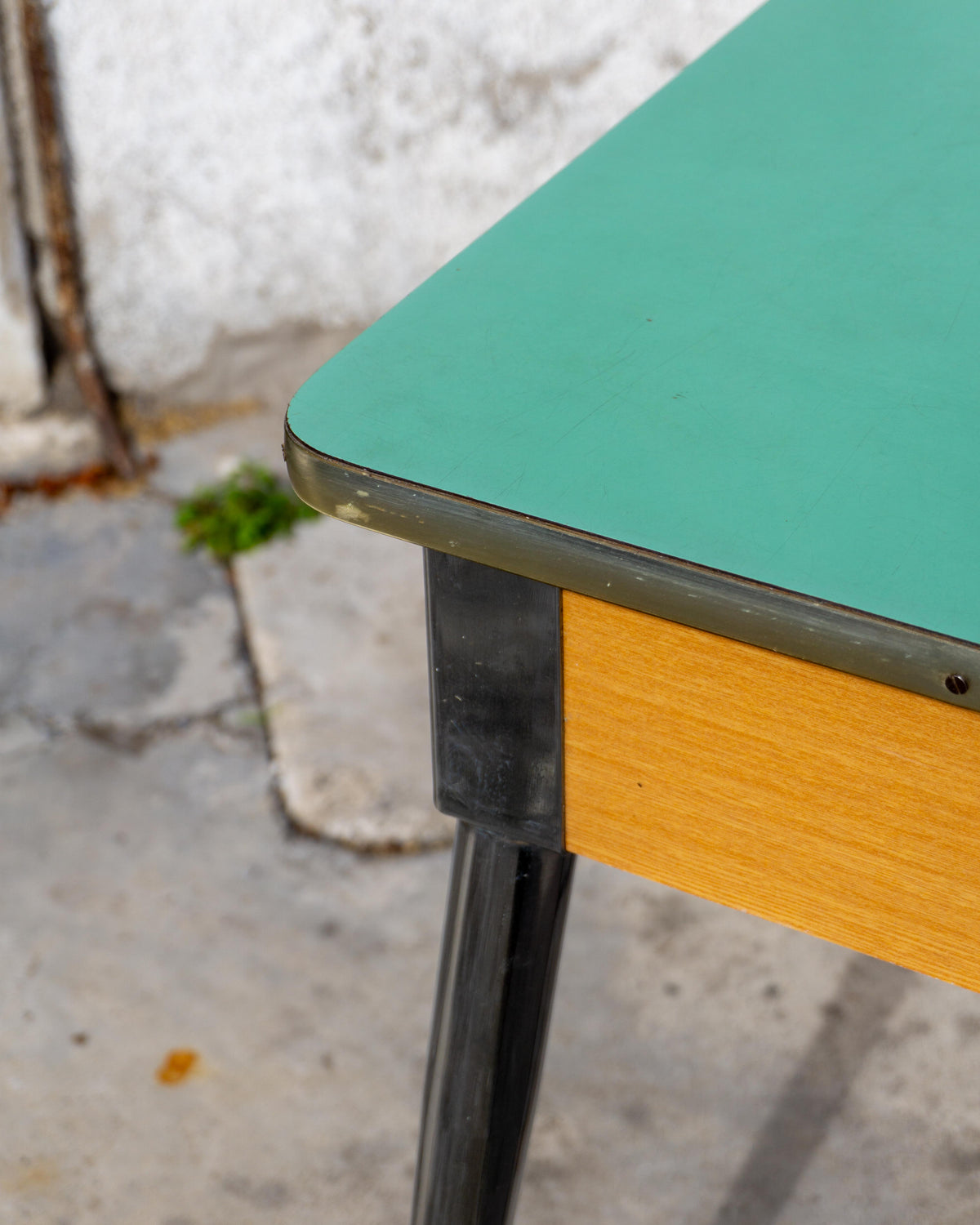 Tavolo in formica turchese - 1970