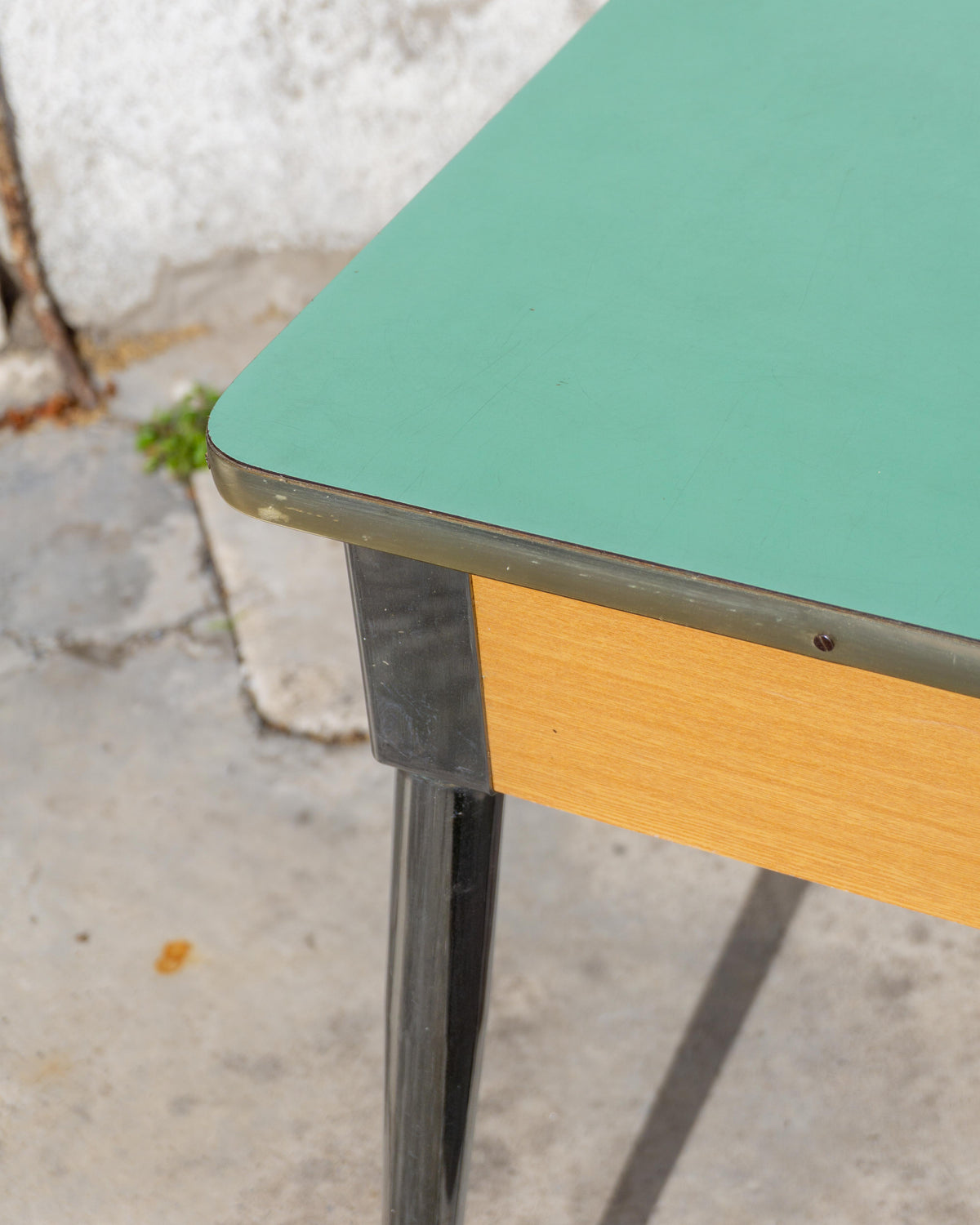 Tavolo in formica turchese - 1970