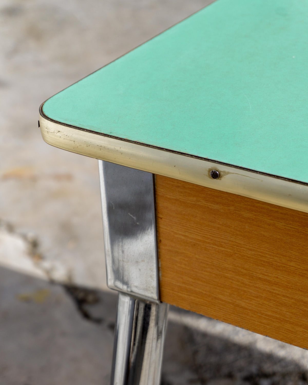 Tavolo in formica turchese - 1970