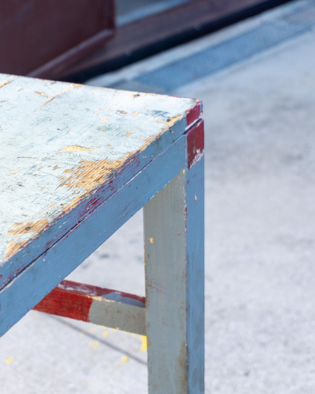 Grande tavolo scaffale industriale vintage in legno – 1970