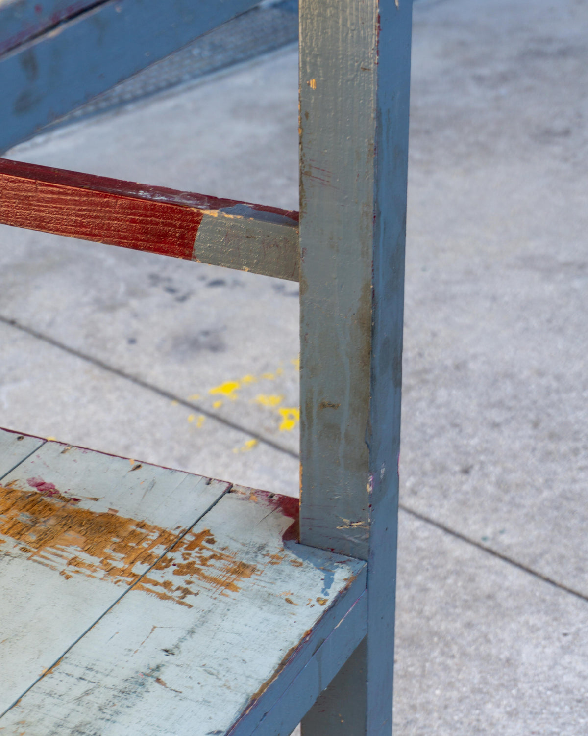 Grande tavolo scaffale industriale vintage in legno – 1970