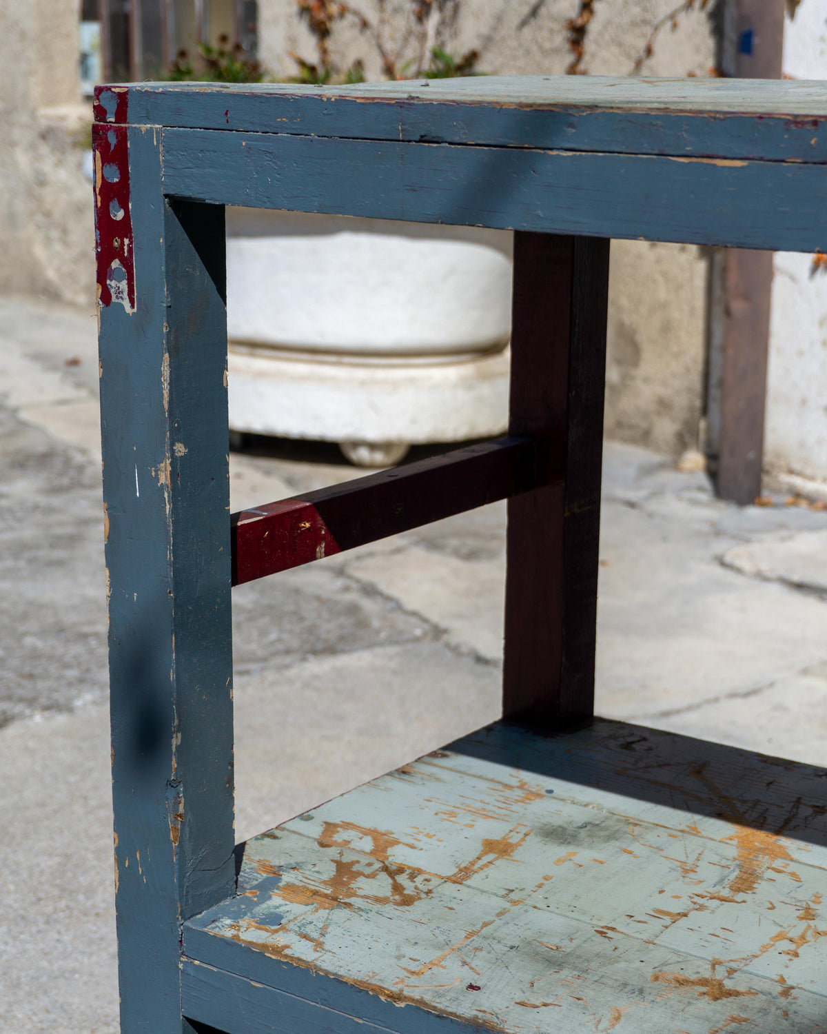 Grande tavolo scaffale industriale vintage in legno – 1970