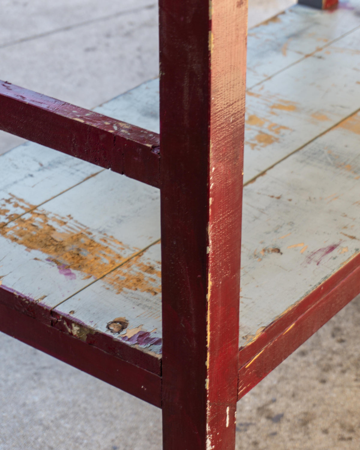 Grande tavolo scaffale industriale vintage in legno – 1970