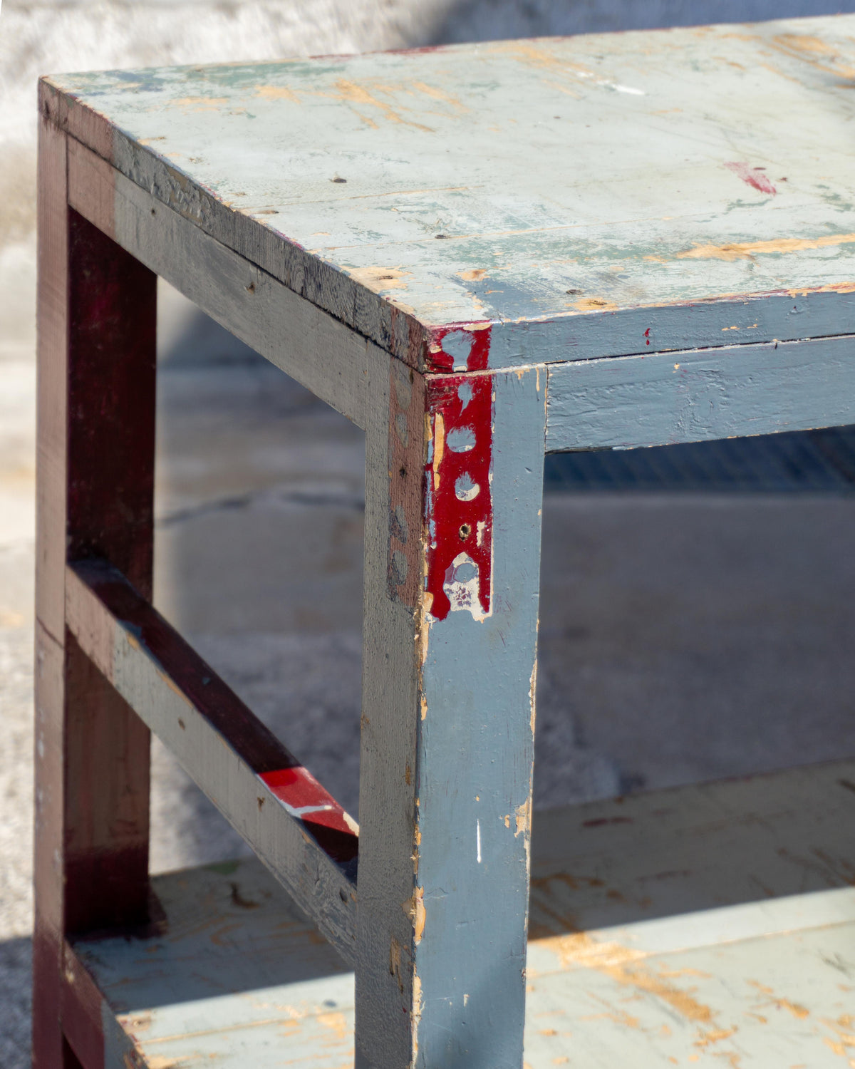 Grande tavolo scaffale industriale vintage in legno – 1970