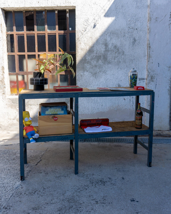 Tavolo da lavoro industriale vintage bicolore in legno – 1970