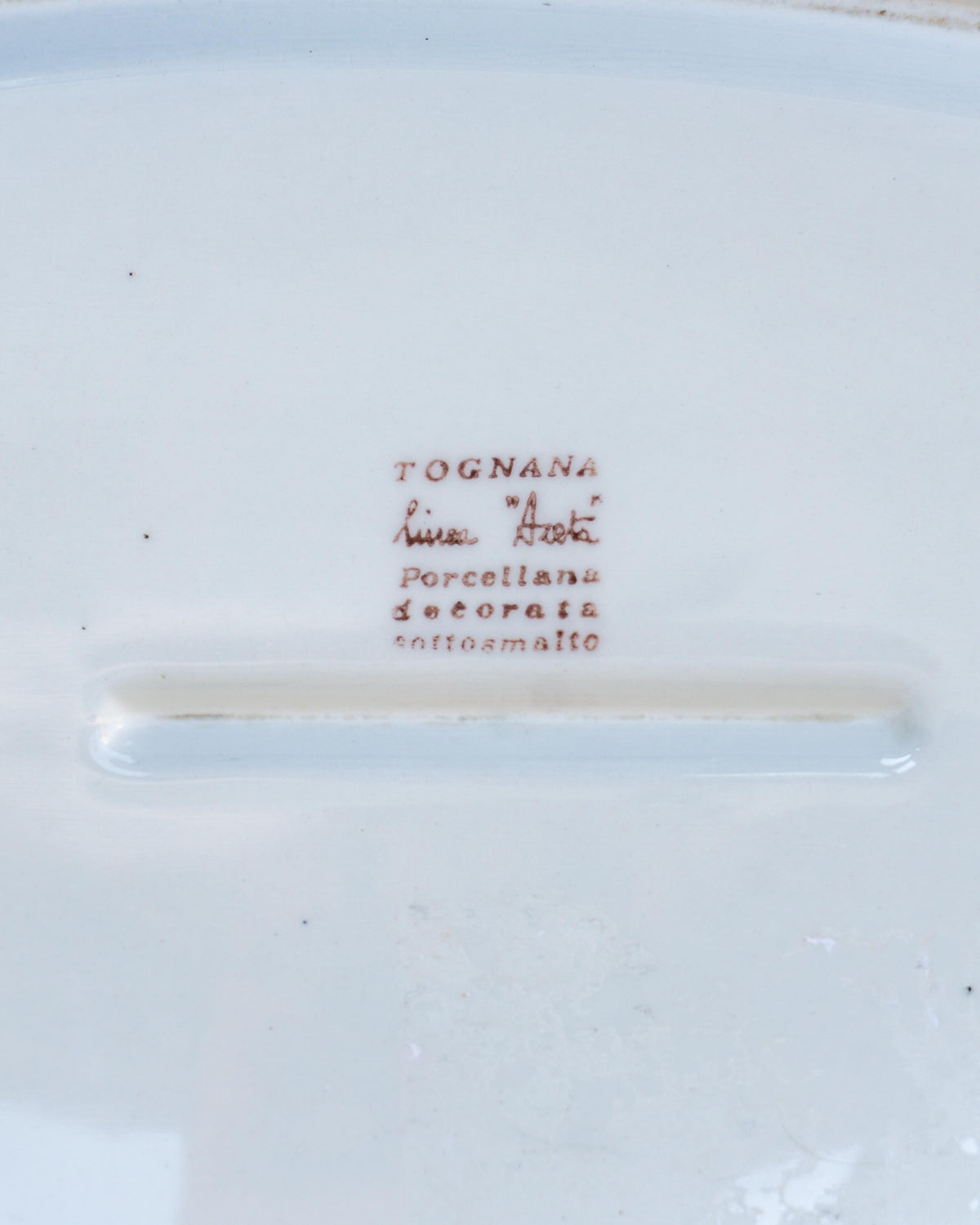 Vassoio in Ceramica Bianca con Bordo Marrone – Vintage